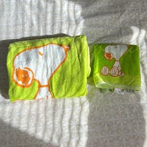 Snoopy Bath towel set NWOT